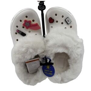 NWT Crocs Classic Mammoth Charm Clog White 207409-100 Women Sz 7 Snow bunny
